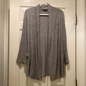Super soft heather gray cardigan Gibson brand (vonMaur) size Medium